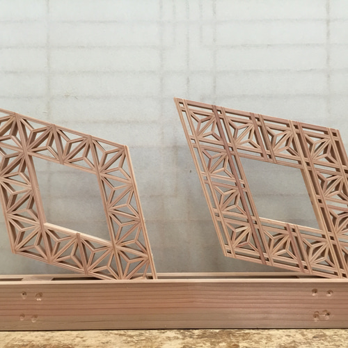 組子細工の写真立て。壁掛けにも使用可能。 フォトフレーム・写真立て