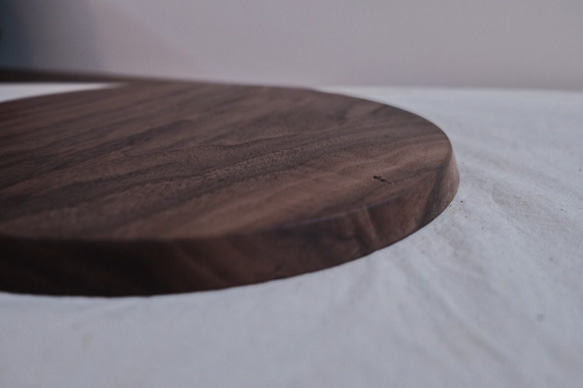 胡桃木walnut 手刻 平盤 （ ⌀ 27.5 cm） 第9張的照片