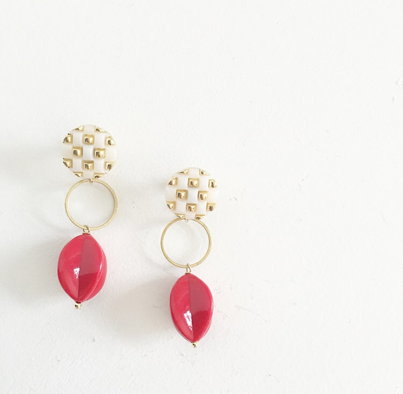 Vintage Cube Botton Earrings / Red 1枚目の画像