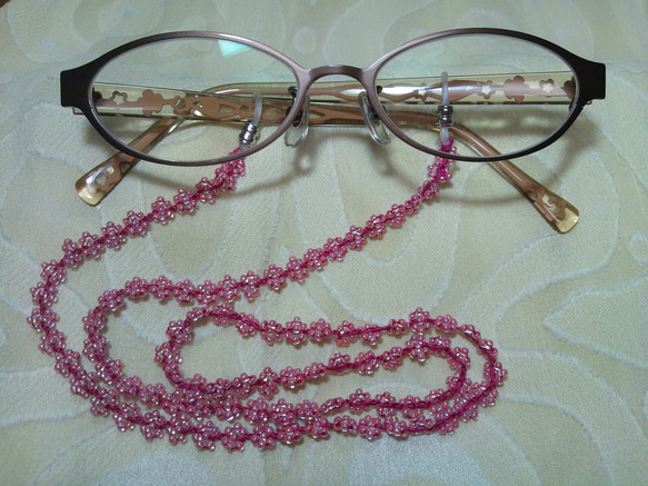 桜色の眼鏡チェーン（グラスコード） 1枚目の画像