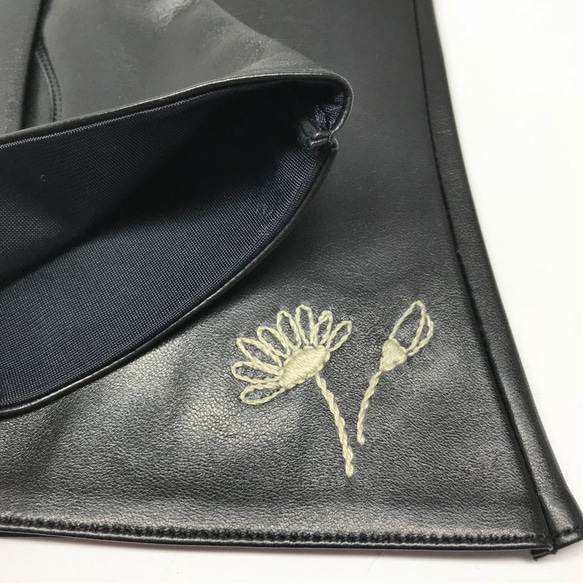 革手袋[182]お花の一色手刺繍(サイズオーダー可) 3枚目の画像
