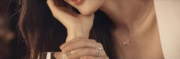 ダイヤモンドネックレス鎖骨チェーン（バラのゴールド）と愛の脂肪の弓 8枚目の画像
