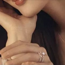 愛的緣份 蝴蝶結鑲鑽戒指（銀色） 第3張的照片
