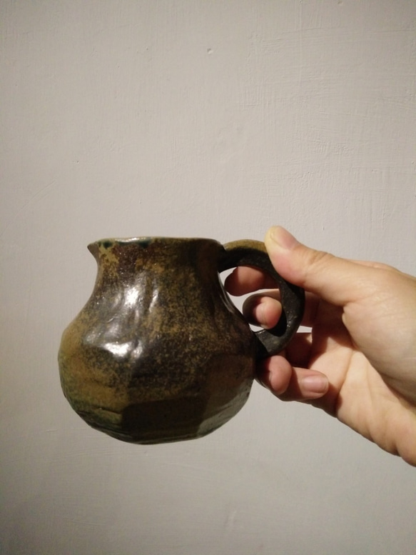 張君陪  拙器系列之五 灰釉片口茶壺 第3張的照片