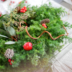 フレッシュ素材で⭐︎森小屋のクリスマスリース 3枚目の画像