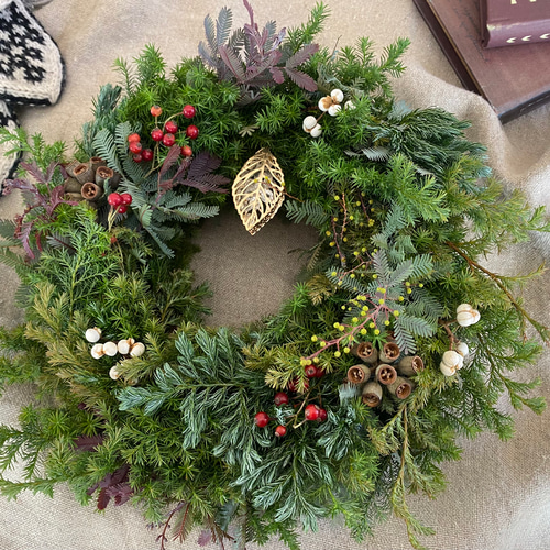 フレッシュ素材のクリスマスリース リーフグリーン ドライフラワー 無