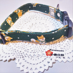 風呂敷を背負った柴犬柄と水玉　犬用首輪（迷子タグ付きデザイン） 4枚目の画像