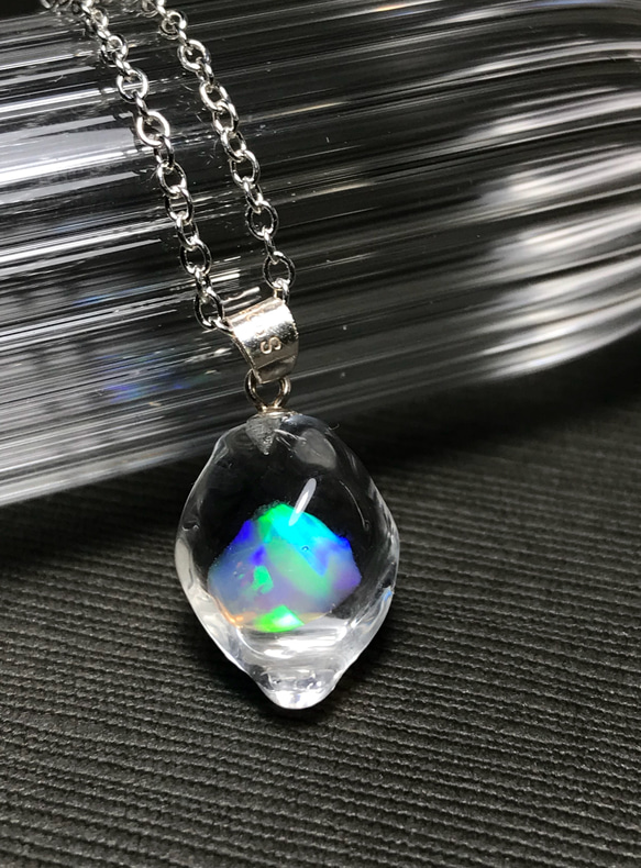 オパール(合成オパール)　大粒　ミント　ステンレス金具 1枚目の画像