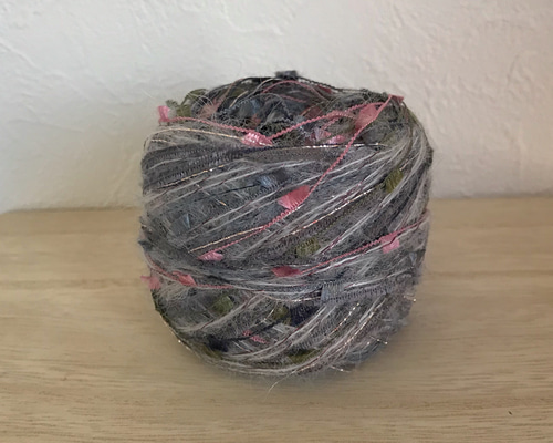 引き揃え毛糸玉* グレー×ピンク〜グレー〜モスグリンフラッグ 毛糸