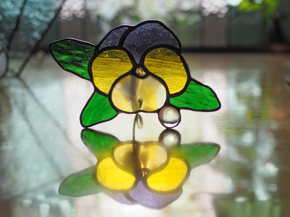 パンジー」ステンドグラス 窓辺にちょこんとシリーズ 立体・オブジェ