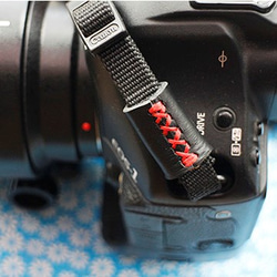 本革ハンドメイド 黒ヌメカメラストラップ　toshi 様専用オーダー品です… 3枚目の画像