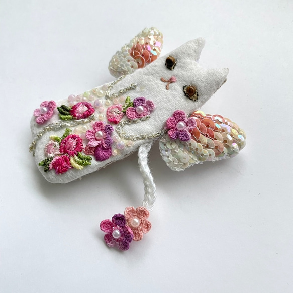 刺繍花chat angel brooch  (pink) 5枚目の画像
