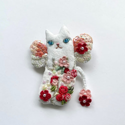 刺繍花chat angel brooch  (led) 2枚目の画像