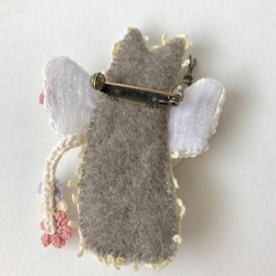 刺繍花chat angel brooch  (サクラ)s 3枚目の画像