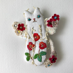 刺繍花chat angel brooch  (ハナキリン)s 2枚目の画像