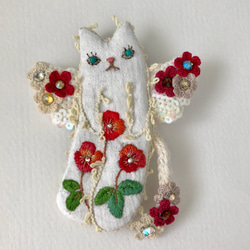 刺繍花chat angel brooch  (ハナキリン)s 4枚目の画像