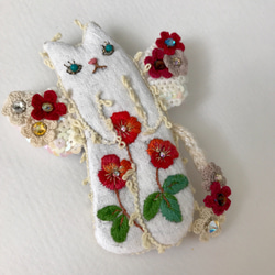 刺繍花chat angel brooch  (ハナキリン)s 5枚目の画像