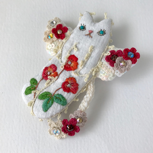 刺繍花chat angel brooch  (ハナキリン)s 6枚目の画像