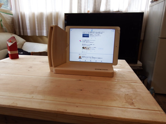 iPadAir2用スピーカー機能付スタンド横型タイプ(電源不要)送料無料 4枚目の画像