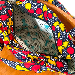 アフリカ布　トートバッグ アブストラクト柄　赤黒黄　A4以上　アフリカンプリント　マザーズバッグ　エコバッグ　旅行 7枚目の画像