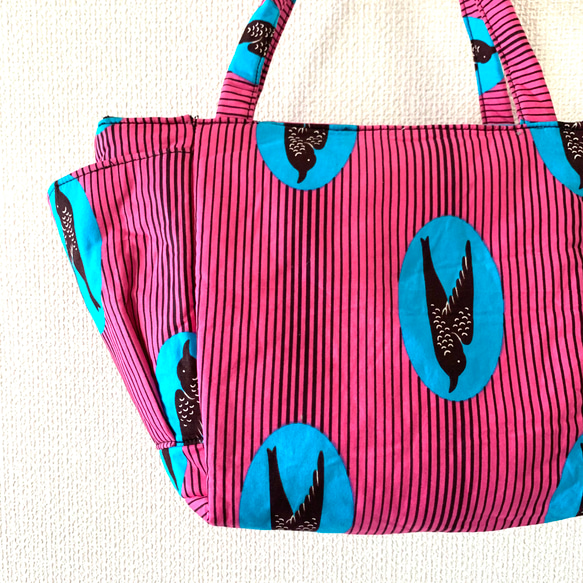 アフリカ布　トートバッグ バード柄　ピンク/ブルー　アフリカンプリント　大容量マザーズバッグ　旅行　ツバメ　鳥　春色 3枚目の画像
