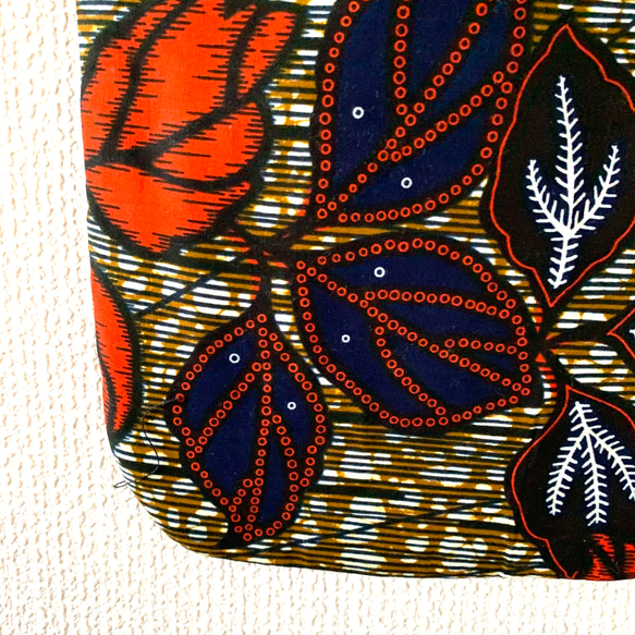 アフリカ布 ボタニカル柄　ブラウン/レッド/ネイビー　ショルダーバッグ  斜めがけ　クロスボディ　アフリカンプリント　 6枚目の画像