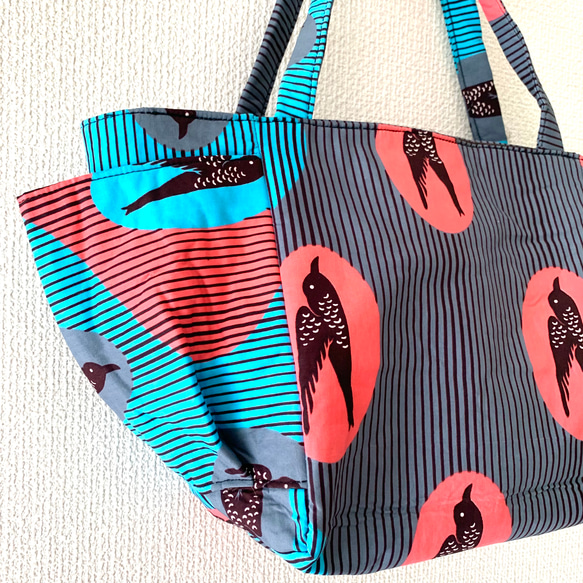 アフリカ布　トートバッグ バード柄　ピンク/ブルー/グレー　アフリカンプリント　大容量マザーズバッグ　ツバメ　鳥 3枚目の画像