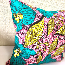 アフリカ布 クッションカバー ピンク/ターコイズ/イエロー ボタニカル花柄リーフ柄おしゃれインテリア 45×45cm 2枚目の画像