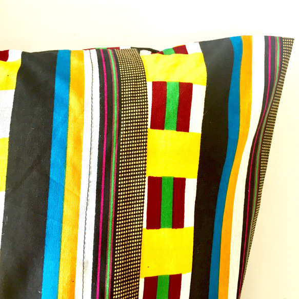 アフリカ布 クッションカバー ガーナ伝統織物ケンテクロス柄トライバル模様マルチボーダーストライプ バティック45×45 4枚目の画像
