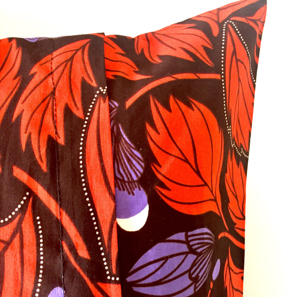 アフリカ布 クッションカバー 赤ターコイズブルー茶 ボタニカルリーフ柄 秋色 秋柄 落ち葉 葉っぱ 引っ越し祝い ギフト 4枚目の画像