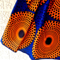 アフリカン キッズスカート(フリー120-140)ブルー/オレンジトライバルサークル柄パーニュキテンゲバティック一点物 3枚目の画像