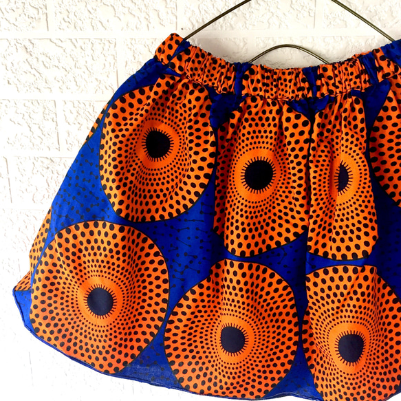 アフリカン キッズスカート(フリー120-140)ブルー/オレンジトライバルサークル柄パーニュキテンゲバティック一点物 4枚目の画像