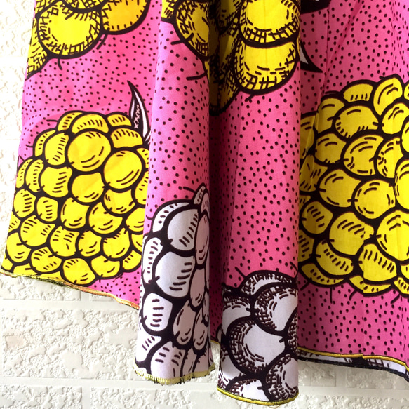 アフリカン Aラインフリルキャミトップ ノースリーブトロピカルフルーツ柄ピンク/イエロー白 楽ちんタンクトップマタニティ 4枚目の画像