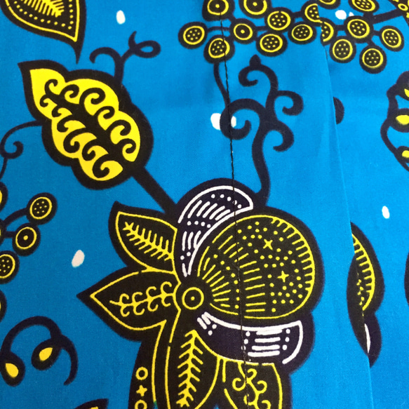 アフリカン クッションカバー ボタニカル花柄スカイブルー/イエロー/ネイビー インポート生地 新築引っ越し祝い ギフト 4枚目の画像