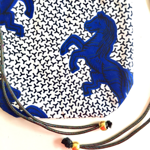 アフリカ布 巾着バッグ ポシェット 馬柄ホワイト/ロイヤルブルー