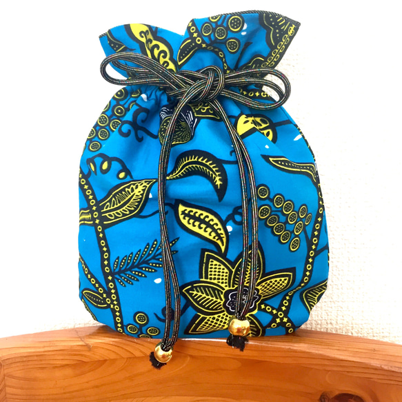 アフリカ布 巾着バッグ ポシェット ボタニカル花柄 ブルー/イエロー バッグインバッグ 浴衣 アフリカン エスニック 2枚目の画像
