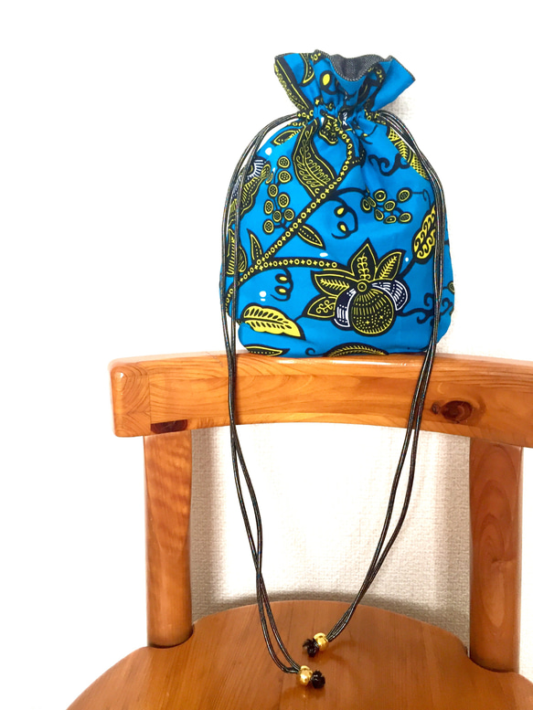 アフリカ布 巾着バッグ ポシェット ボタニカル花柄 ブルー/イエロー バッグインバッグ 浴衣 アフリカン エスニック 4枚目の画像