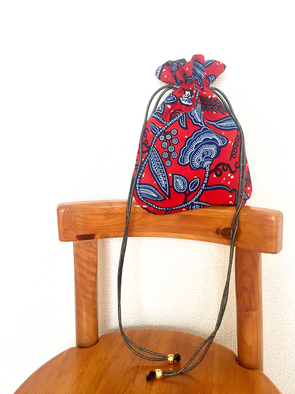 アフリカ布 巾着バッグ ポシェット ボタニカル花柄 レッド/ネイビー バッグインバッグ 浴衣 エスニック ミニバッグ 5枚目の画像