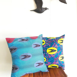 アフリカ布 クッションカバー バード　ボタニカル柄 イエロー/ピンク/ブルー ツバメ 鳥 花　春色　アフリカンプリント 6枚目の画像