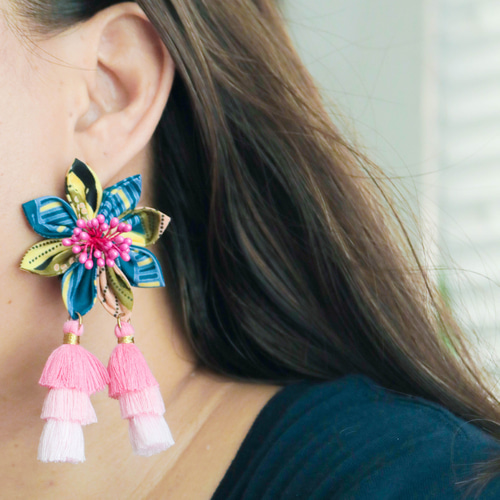 アフリカ布 お花のタッセルロングピアス GLAM ピンク/ネイビー  