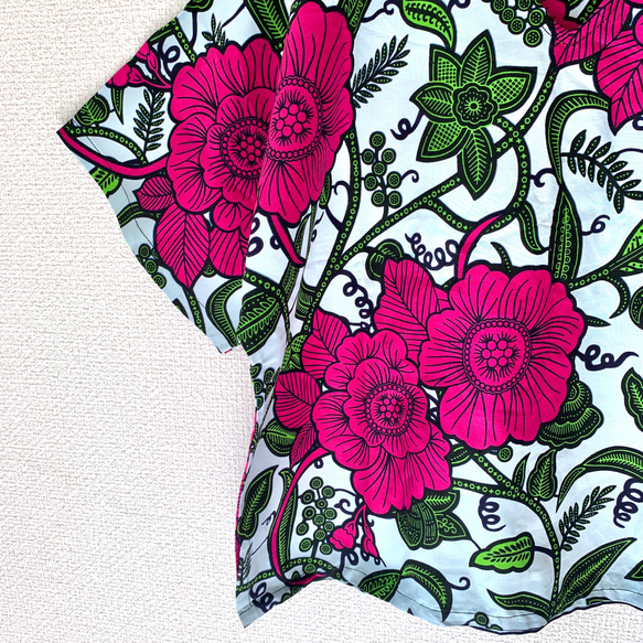 アフリカ布 オーバーサイズキーネックシャツ ボタニカル花柄ピンク白緑 上質コットン　夏トップス　アフリカンプリント 7枚目の画像