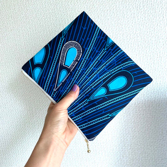 アフリカ布 フラットポーチ大容量(L)ピーコック柄ネイビー/ブルー