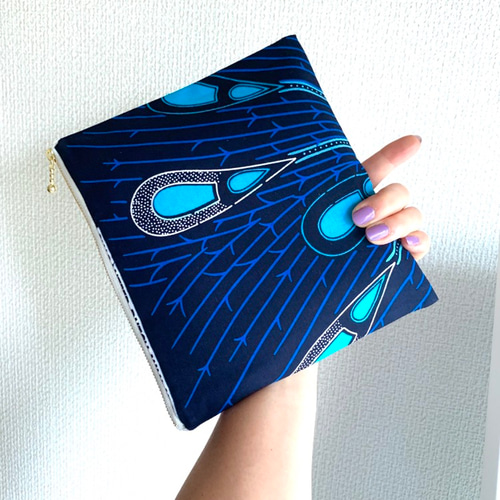 アフリカ布 フラットポーチ大容量(L)ピーコック柄ネイビー/ブルー