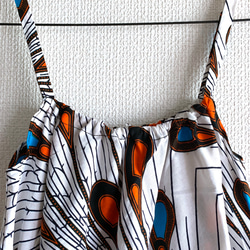 アフリカ布 スーパーAラインフリルキャミトップス ピーコック柄　ブルー白オレンジ アフリカンファブリック　チュニック 4枚目の画像