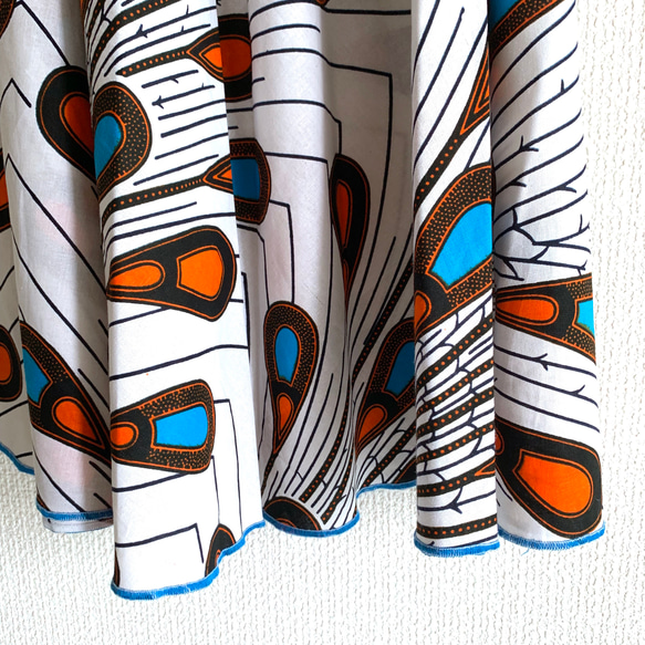 アフリカ布 スーパーAラインフリルキャミトップス ピーコック柄　ブルー白オレンジ アフリカンファブリック　チュニック 6枚目の画像