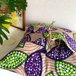 アフリカ布 クッションカバー リーフ柄 ベージュ グリーン パープル 落ち葉 引っ越し祝い お洒落インテリア　ギフト 3枚目の画像