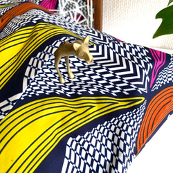 アフリカ布 クッションカバー ジオメトリック柄 ネイビー  ホワイト ピンク 黄 オレンジ 引っ越し祝い 幾何学　ギフト 5枚目の画像