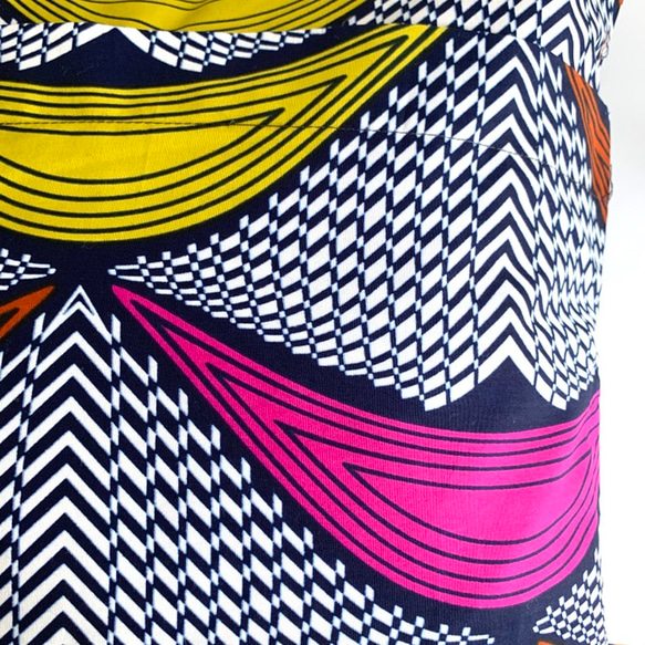 アフリカ布 クッションカバー ジオメトリック柄 ネイビー  ホワイト ピンク 黄 オレンジ 引っ越し祝い 幾何学　ギフト 6枚目の画像
