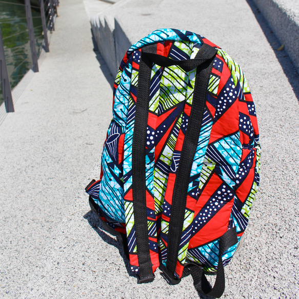 アフリカ布 リュック ジオメトリック柄　赤緑青　バッグパック　メンズバッグ　男女兼用　旅行　通勤通学　一点物　カラフル 5枚目の画像