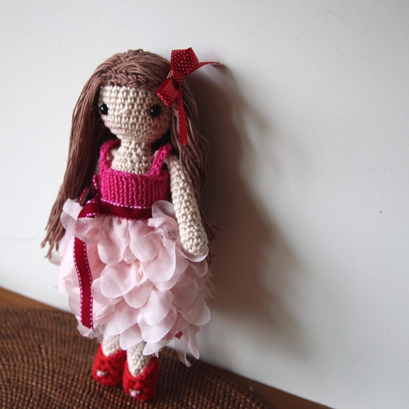 [布。米国の綿花]小さな人形、ピンクのレースのケーキのスカート、ピンクの細いショルダードレス 2枚目の画像